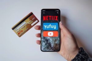 des astuces pour economiser sur vos abonnements netflix youtube spotify et autres services populaires